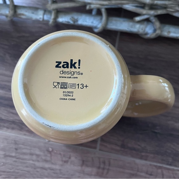 Snoopy and Friends Trick or Treat coffee mug. Halloween - Picture 5 of 6